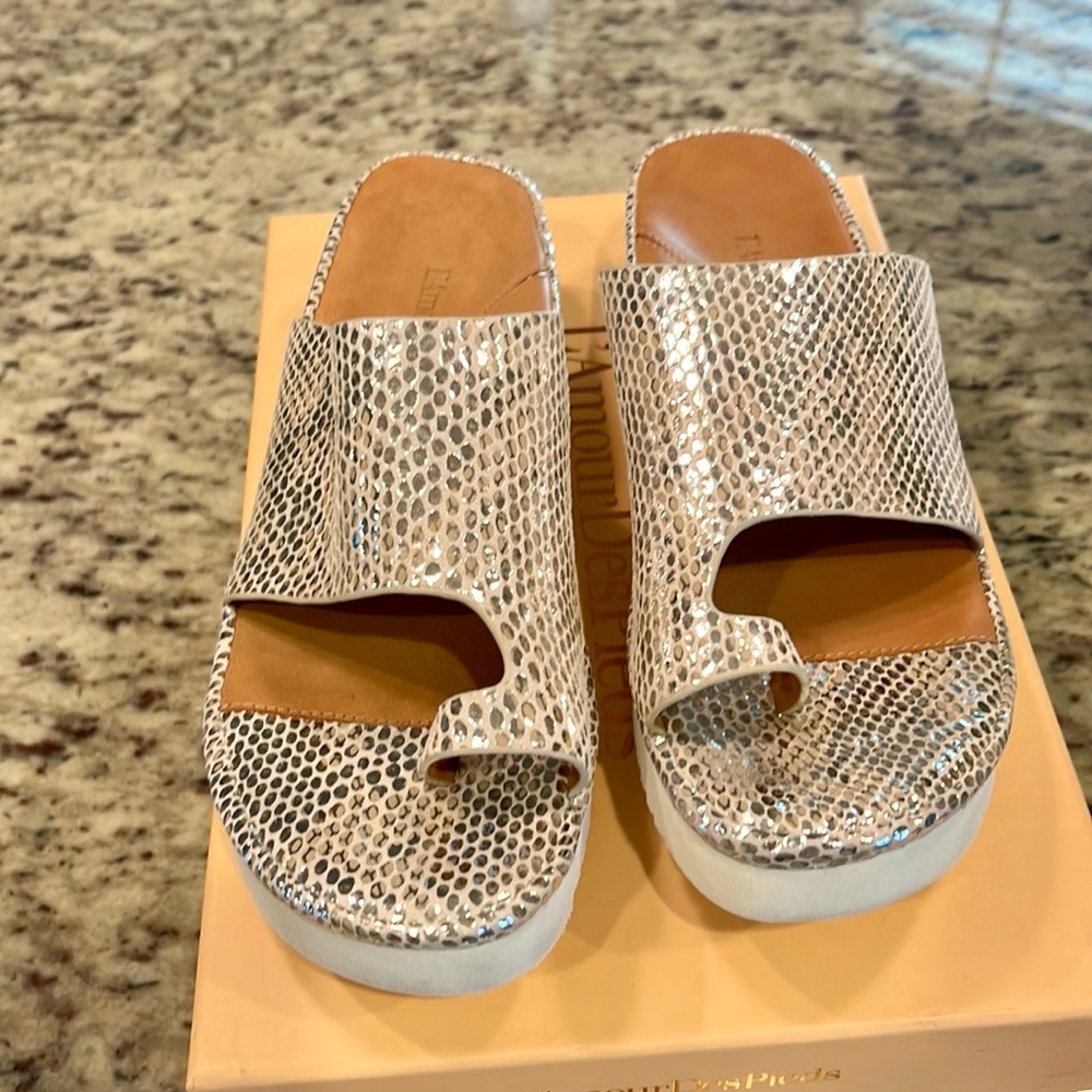 Stylish Snake Print Wedge Sandals - Picture 7 of 9